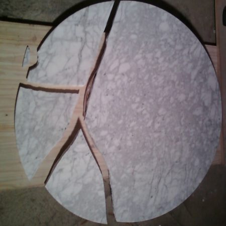 Round Table Splitted into 4 Fractions