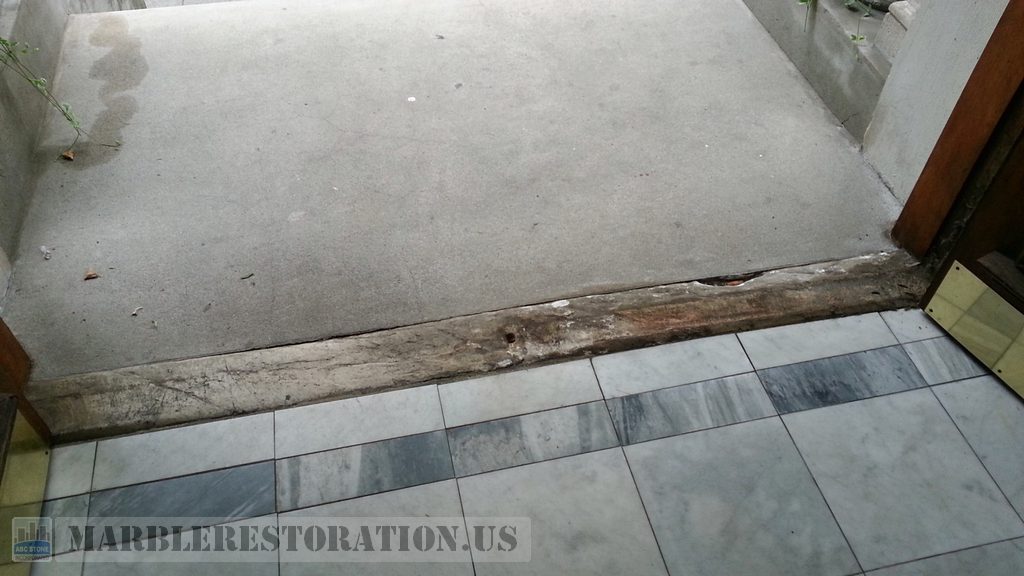 Decayed Old Foyer Tainted Saddle In Brooklyn