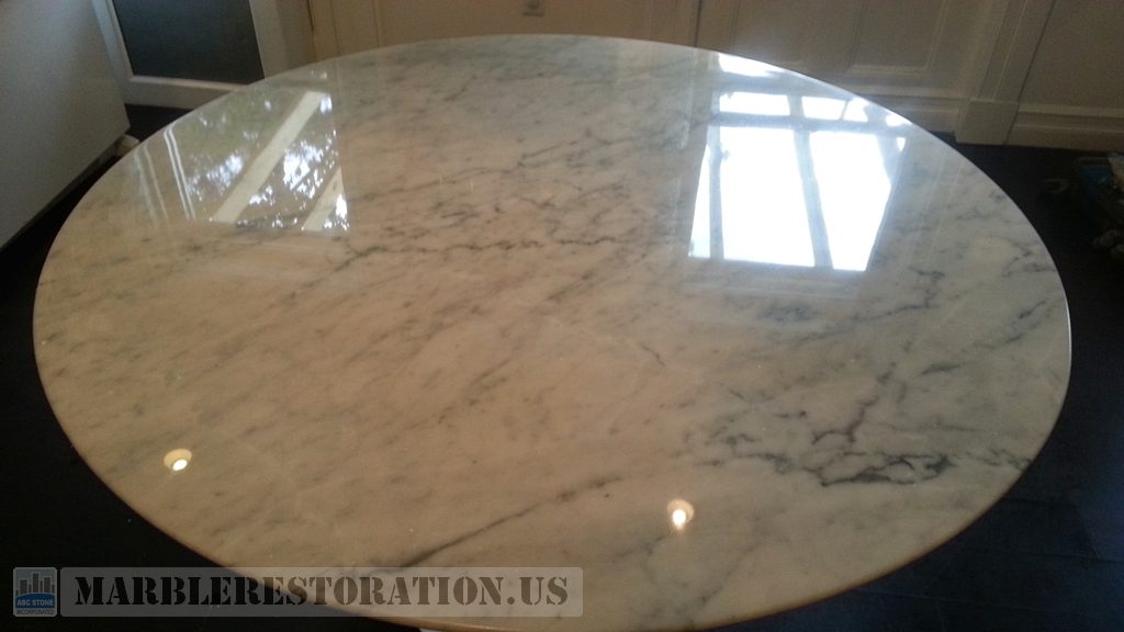 Luster On Knoll Round Table